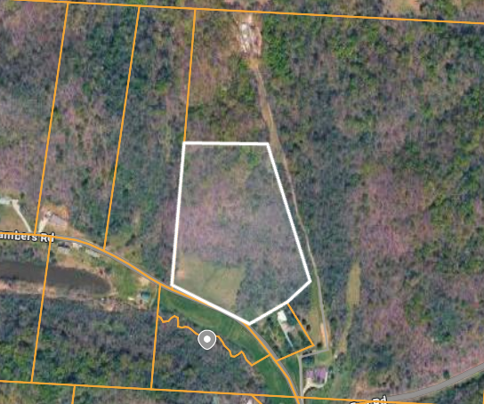 Aerial view outlining the unused 8.5-acre road-frontage portion Charlton sold while keeping his family home